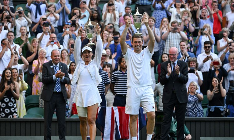 Neal Skupski and Desirae Krawczyk with the 2022 Wimbledon mixed doubles title