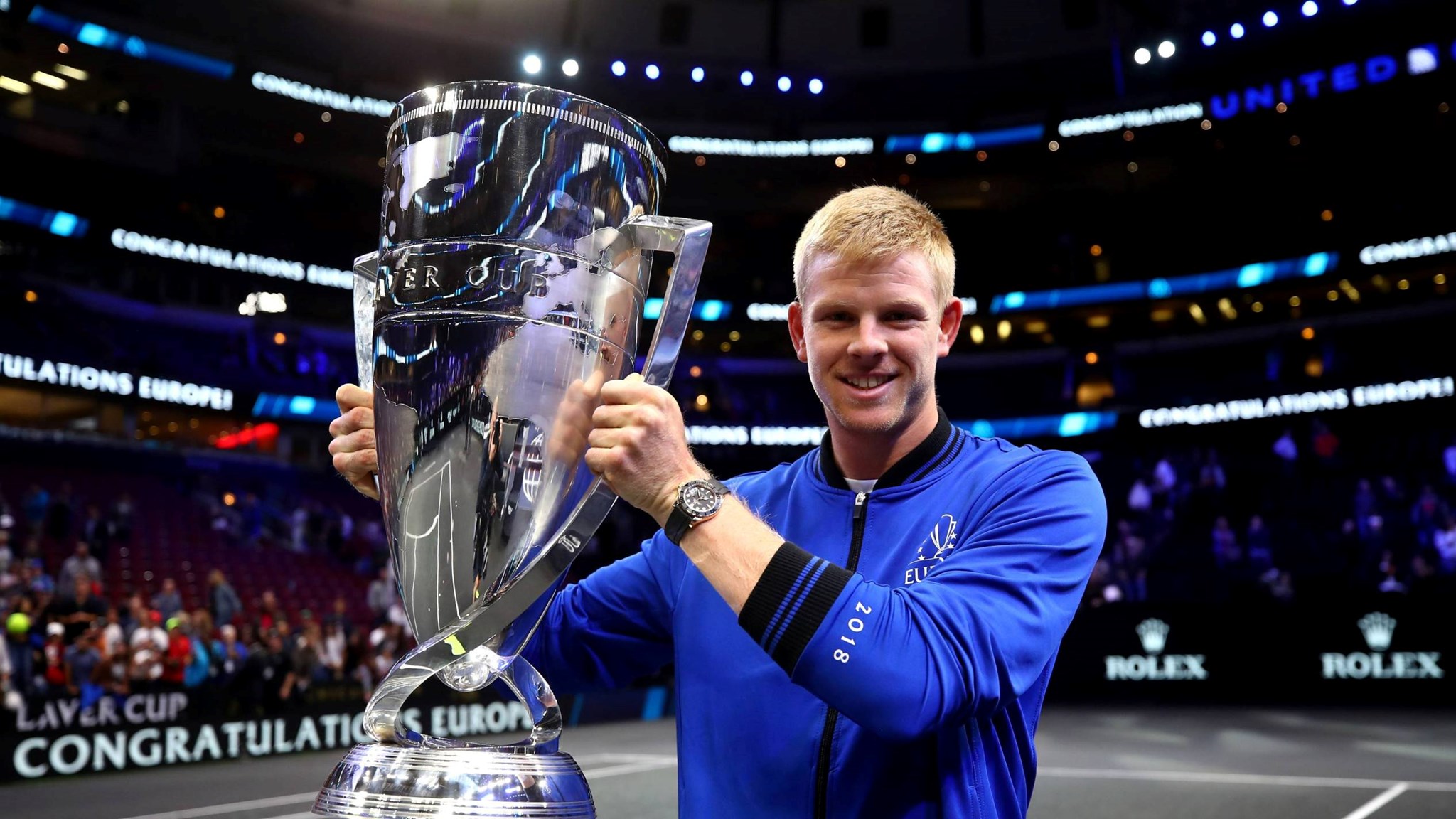Kyle Edmund holding the Laver Cup trophy after Team Europe won the event in Chicago back in 2018
