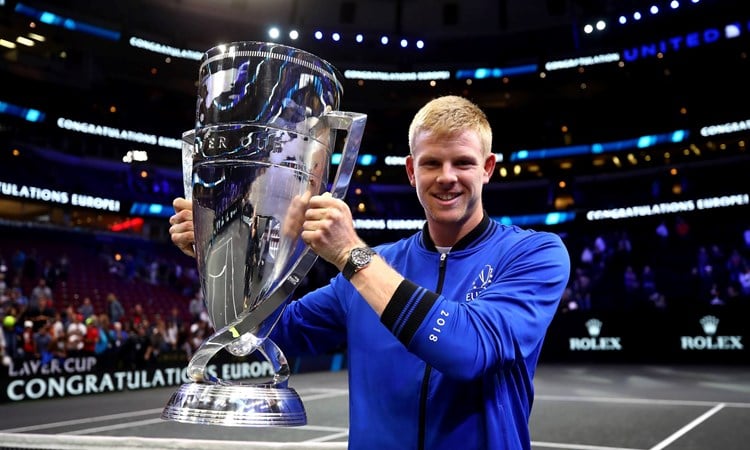 Kyle Edmund holding the Laver Cup trophy after Team Europe won the event in Chicago back in 2018
