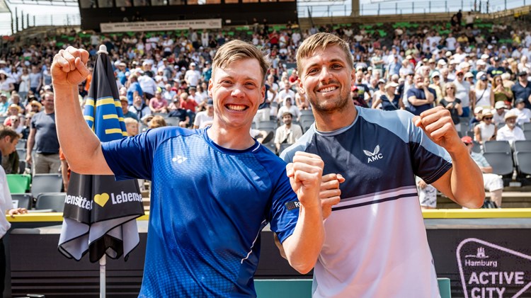 Lloyd Glasspool and Harri Heliovaara celebrate winning the title in Hamburg
