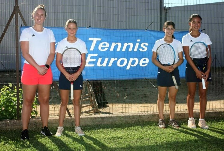 2022-12U-Girls-European-summers-cup-team.jpg