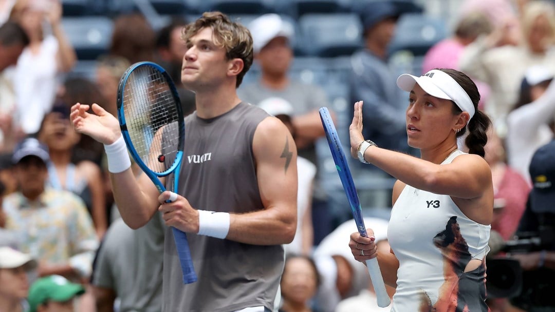 Jack Draper and Jessica Pegula clapping the crowd during the US Open mixed doubles