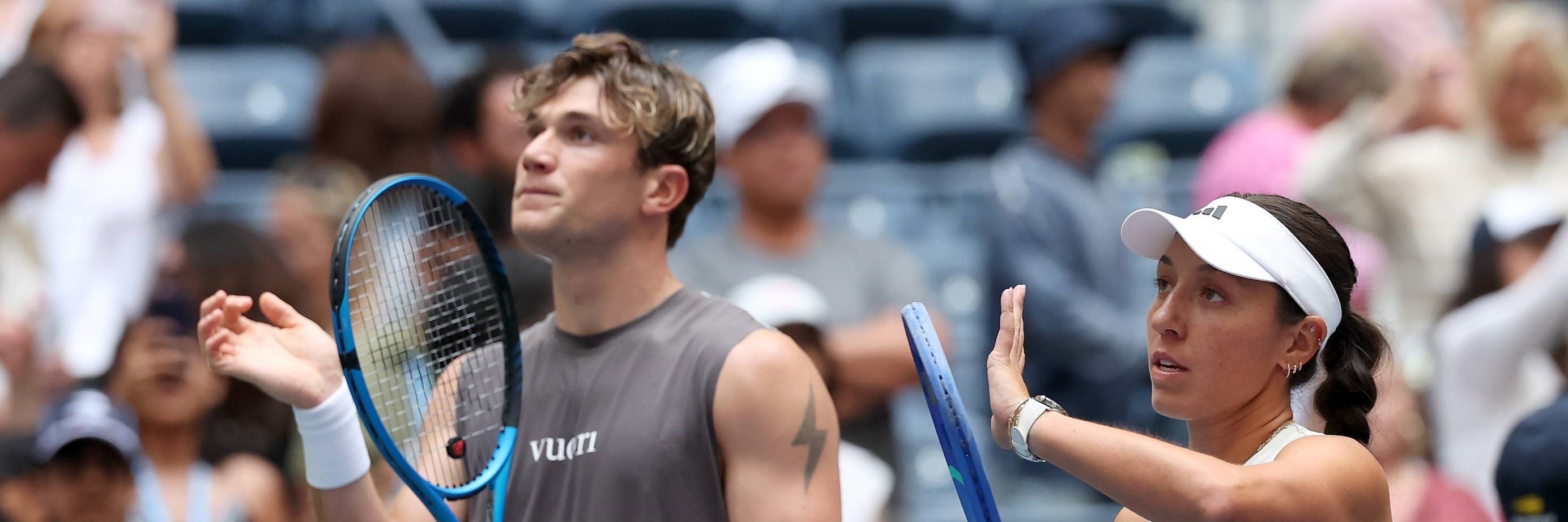 Jack Draper and Jessica Pegula clapping the crowd during the US Open mixed doubles