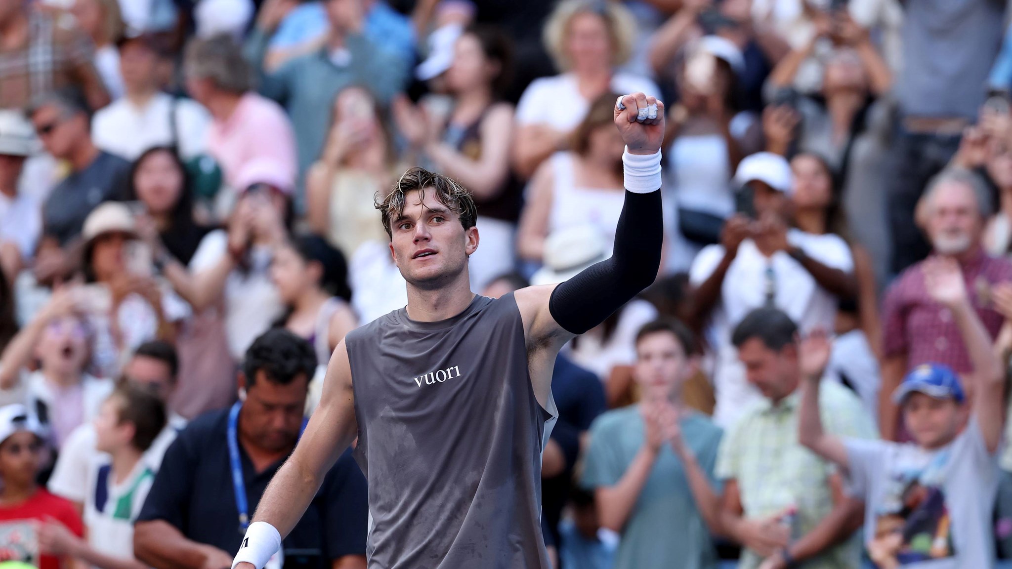 Jack Draper punches the air after a first round win at the 2025 US Open