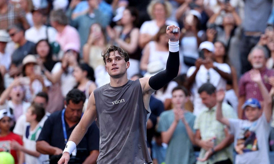 Jack Draper punches the air after a first round win at the 2025 US Open
