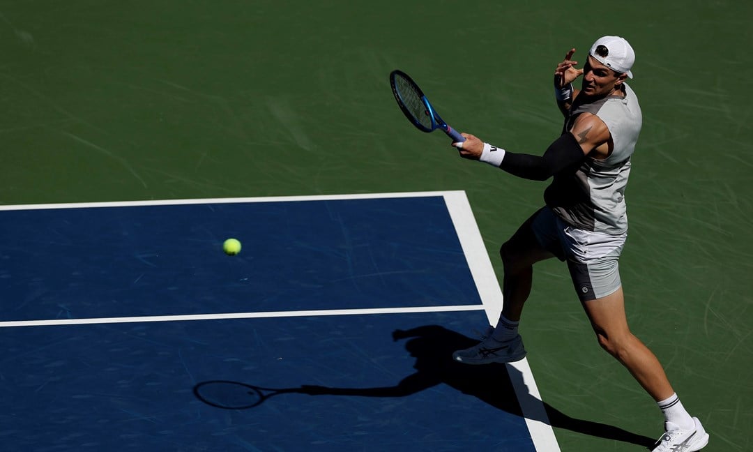 Jack Draper hitting a forehand on court at the US Open 