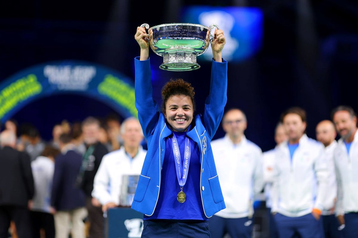 2024-Jasmine-Poalini-Billie-Jean-King-Cup-Trophy.jpg