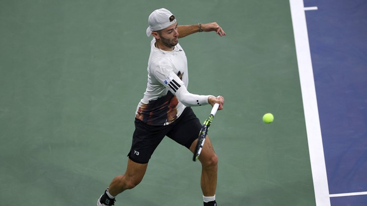 Jacob Fearnley strikes a forehand in the first round of the US Open 2025