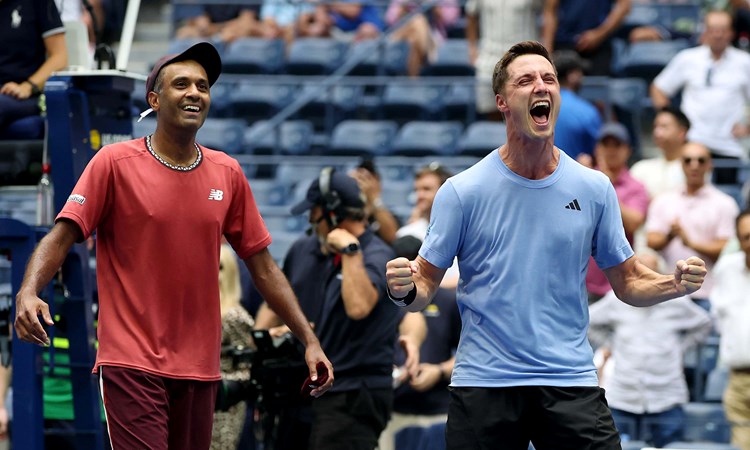 Rajeev Ram and Joe Salisbury celebrating on court 