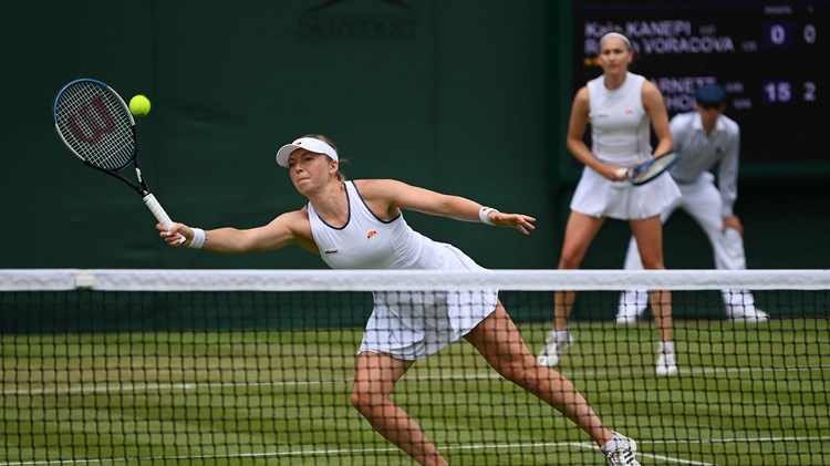 Alicia Barnett stretches for a volley in the first round at Wimbledon 2022