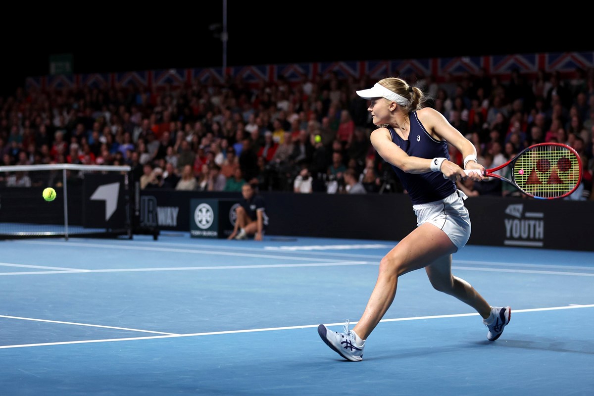 2023-Harriet-Dart-BJK-Cup-backhand.jpg