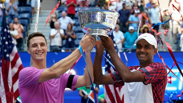 Joe Salisbury and Rajeev Ram holding the US Open title