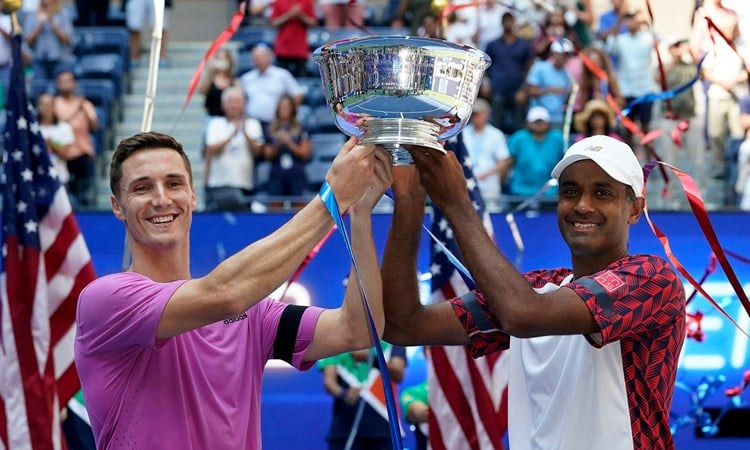 Joe Salisbury and Rajeev Ram holding the US Open title