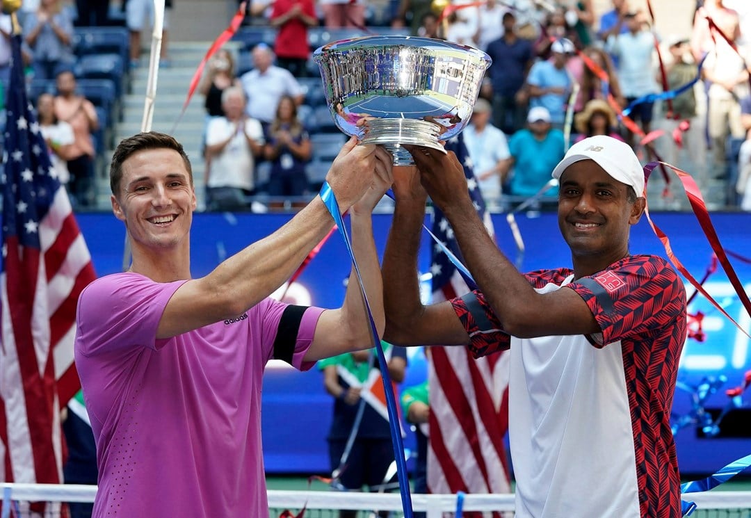 Joe Salisbury and Rajeev Ram holding the US Open title