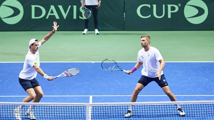Julian Cash and Lloyd Glasspool at the net during Davis Cup training