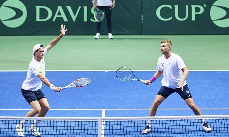 Julian Cash and Lloyd Glasspool at the net during Davis Cup training