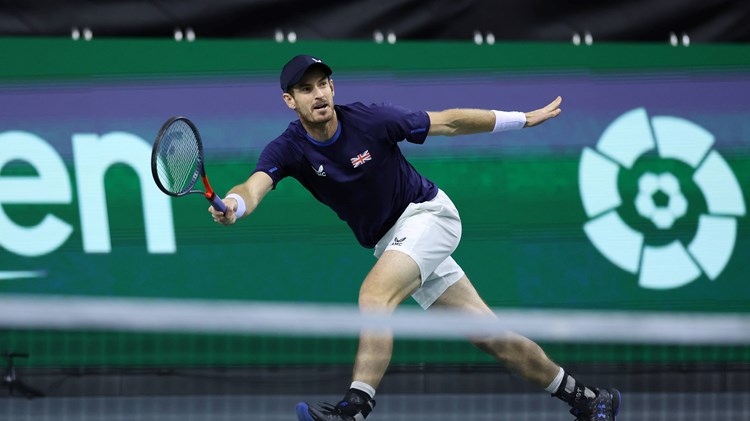 Andy Murray stretches for a forehand against Netherlands