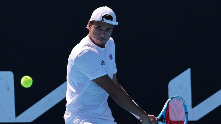 Esah Hayat preparing to hit a backhand on court