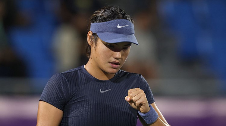 Emma Raducanu clenching her fist in celebration on court at the Seoul Open