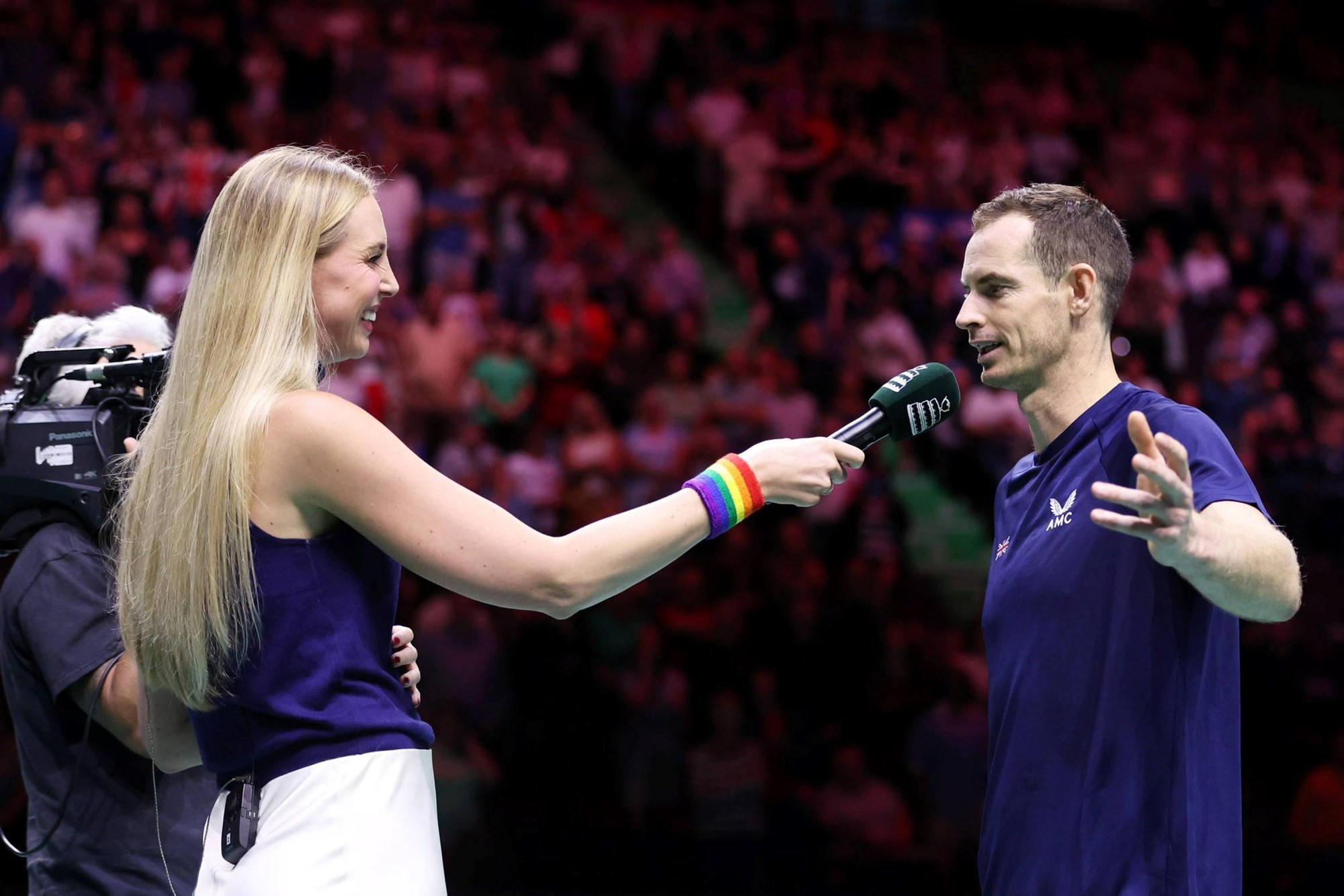 Naomi Broady interviews Andy Murray on court after his Davis Cup match against Switzerland