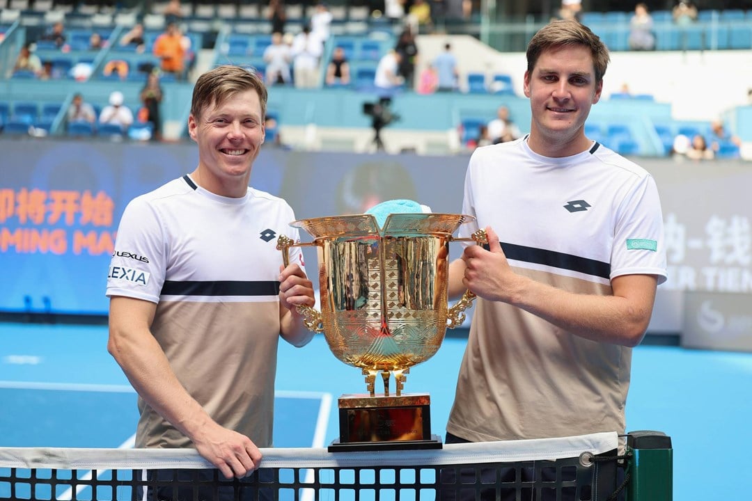 Henry Patten and Harri Heliovaara holding the China Open men's doubles title