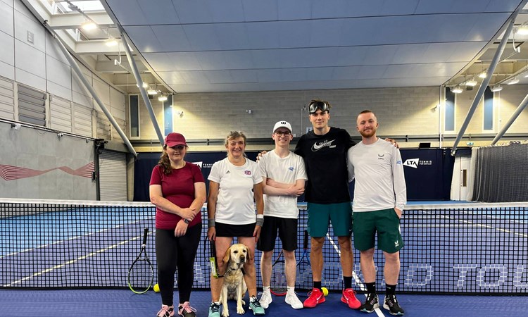Jack Draper on court with some of the Visually Impaired GB players