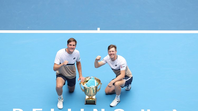 Henry Patten and Harri Heliovaara pose with the China Open title