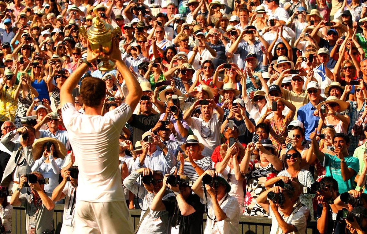 2013-Andy-Murray-Wimbledon-trophy.jpg
