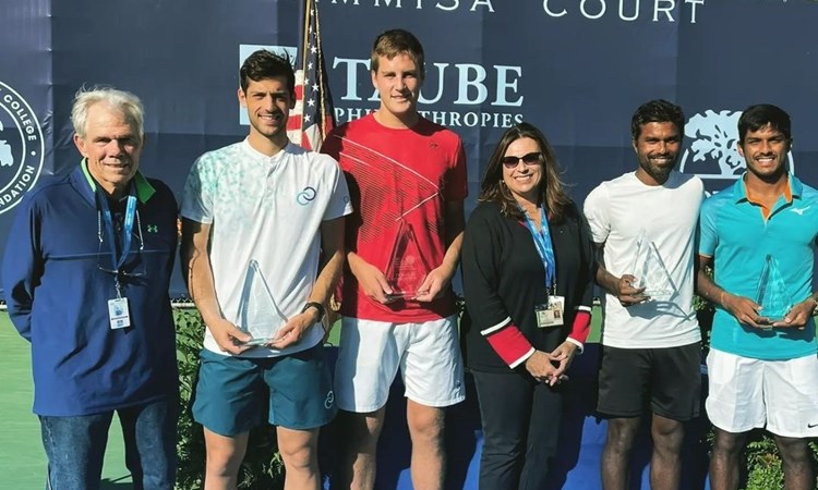 Henry Patten and Julian Cash holding the Fairfield Challenger title 2022
