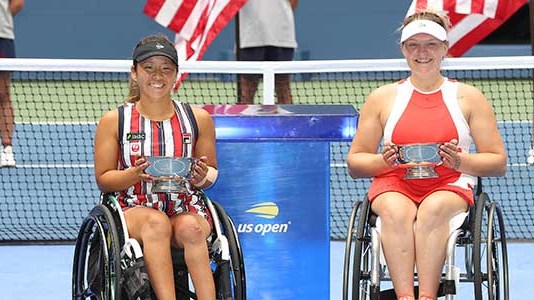 Jordanne Whiley and Yui Kamiji with their US Open trophies