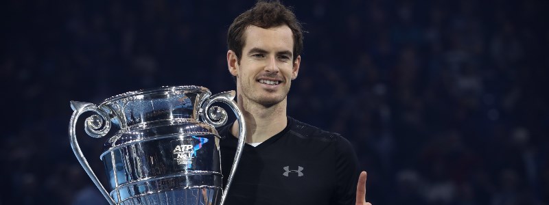 Murray receiving the trophy for end of year world no1