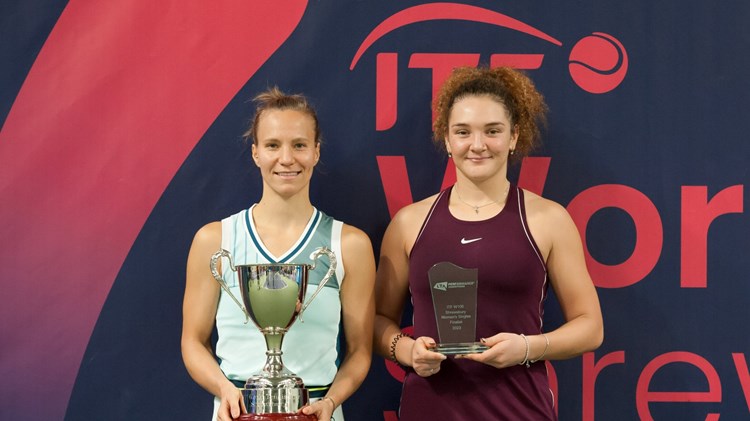 Viktorija Golubic holding the W100 Shrewsbury title next to runner-up Amarni Banks