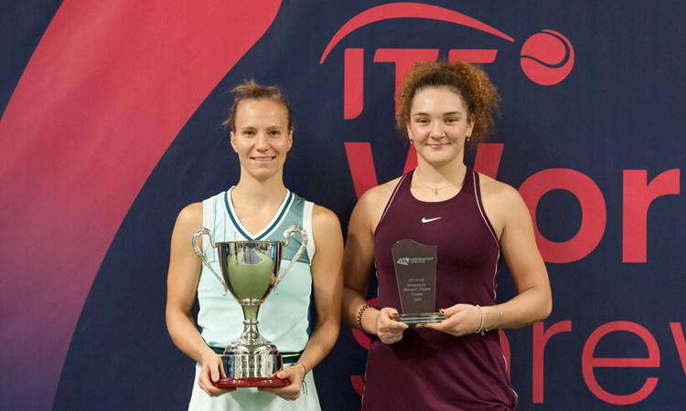 Viktorija Golubic holding the W100 Shrewsbury title next to runner-up Amarni Banks