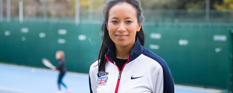 Anne Keothavong smiling on a tennis court