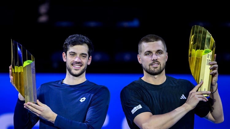 Julian Cash and Lloyd Glasspool holding the Erste Bank Open title in Vienna