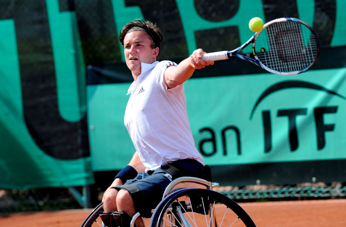 Gordon Reid playing a tennis shot
