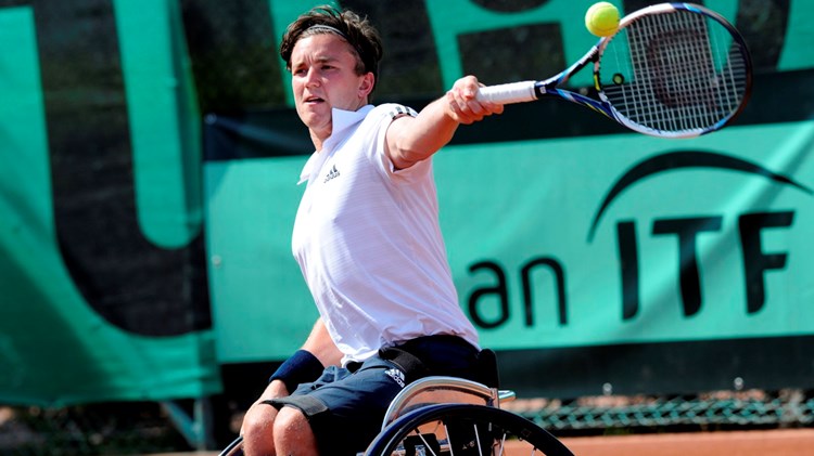 Gordon Reid playing a tennis shot