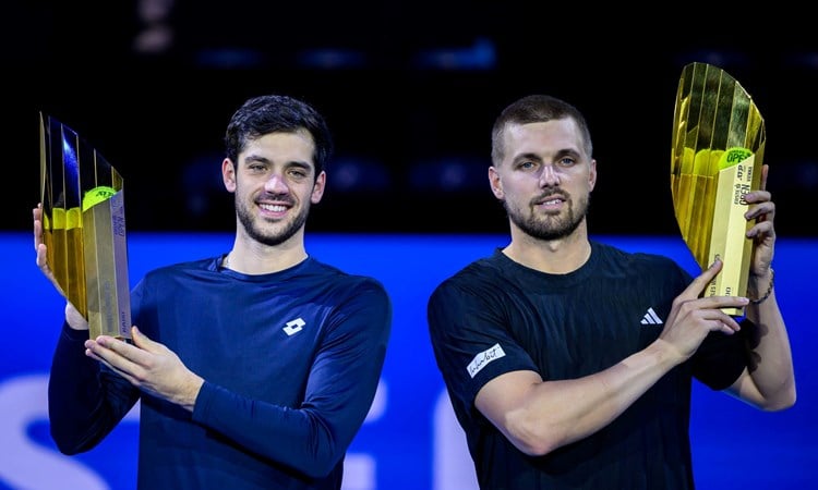Lloyd Glasspool & Julian Cash win seventh title of the season at Erste Bank Open