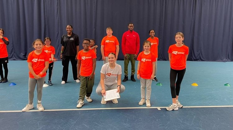 Tennis coach Issy Stanley with an LTA SERVES group