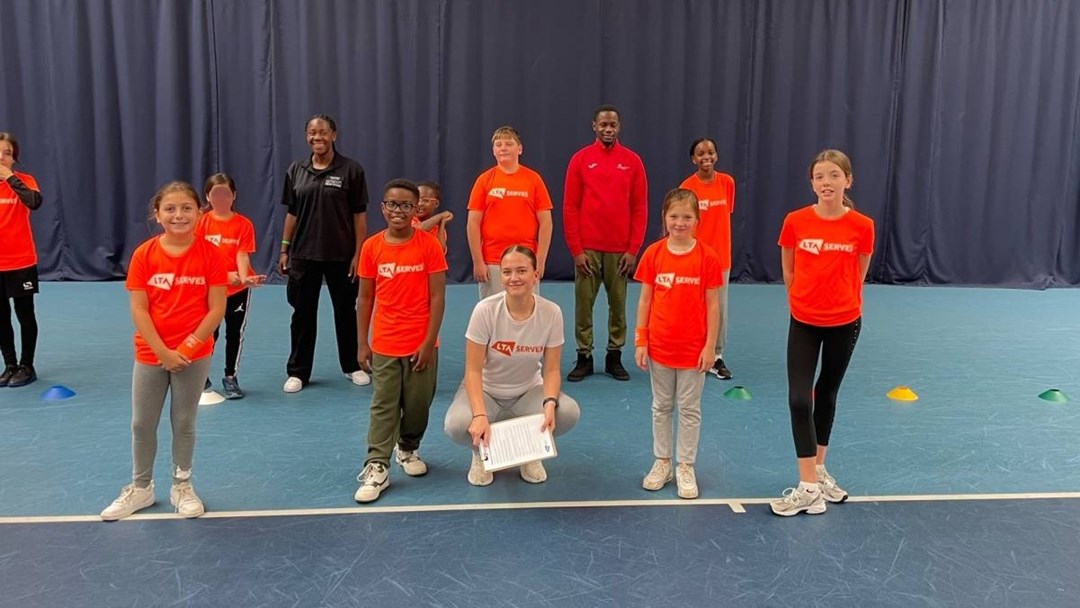 Tennis coach Issy Stanley with an LTA SERVES group