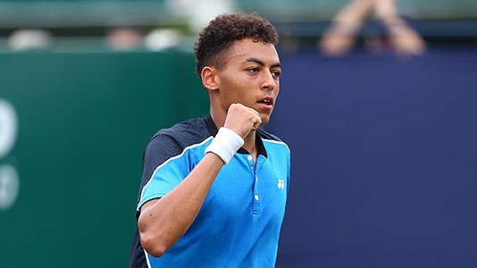 Paul Jubb celebrating on court