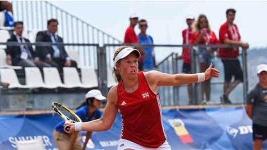 Emily Arbuthnott about to play a single handed forehand shot