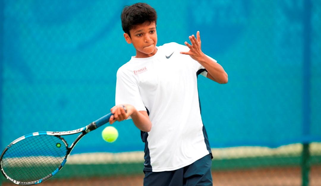 reat Britain's Esah Hayat at the 2015 World Deaf Tennis Championships