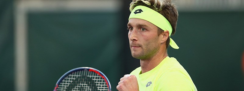 Liam Broady celebrating in his tennis gear