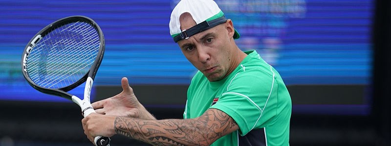 Andy Lapthorne playing a backhand