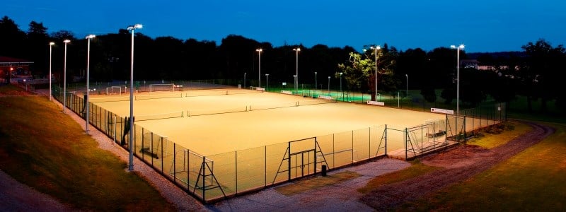 Floodlights on a clay tennis courts 