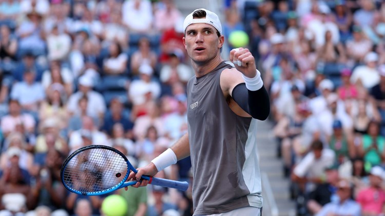 British tennis player Jack Draper clenching his fist 