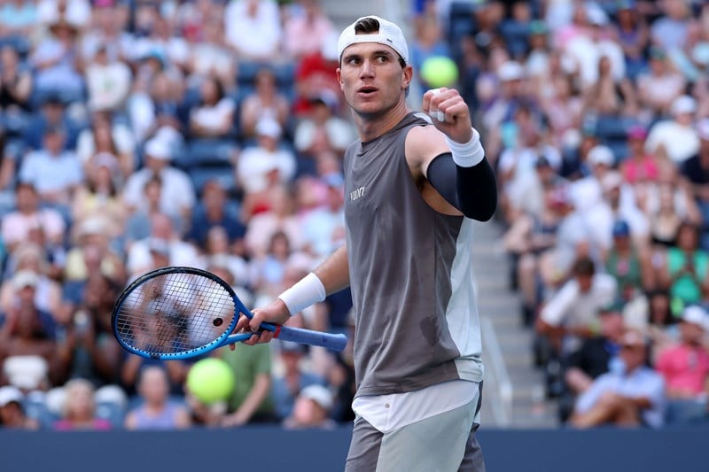 British tennis player Jack Draper clenching his fist 