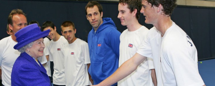 Jamie Murray shaking hands with the queen at the National Tennis Centre