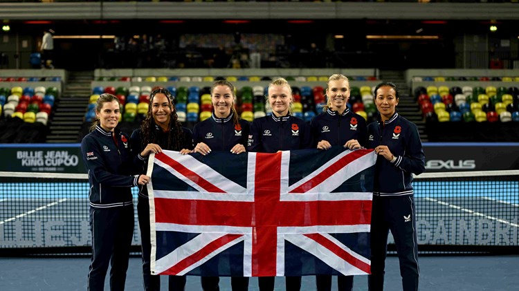 Maia Lumsden, Heather Watson, Jodie Burrage, Harriet Dart, Katie Boulter and Anne Keothavong stood on court in their Lexus GB kit holding the flag of Great Britain